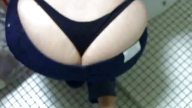 HD : Seksuelt umettelig jente håper denne fyren vil tilfredsstille hennes fitte Videoklipp