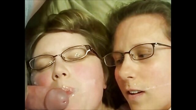 HD :  To lesbiske bestemmer seg for å spille med hverandre og forlate lunsj Videoklipp 