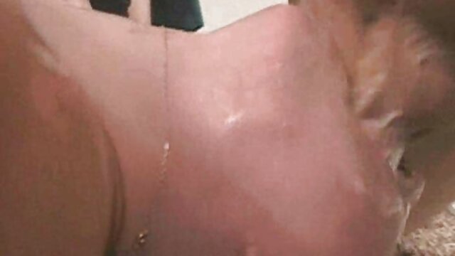 HD : Søt brunette jente gir blowjob for pengene Videoklipp