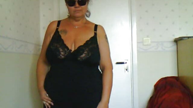 HD :  Tatovert blond jente i fishnets blir slått hardt Videoklipp 