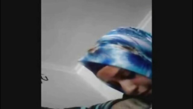 HD :  Slutty rødhårete med svart hud får sin lille hull forslåtte Videoklipp 