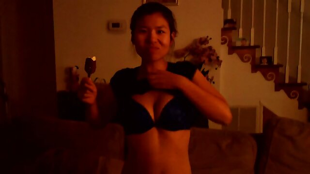 HD :  Fantastisk russiske babes å ha en leke økt hjemme Videoklipp 