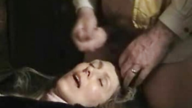 HD :  Blonde tøs vis porno direktør hvor grådige deres munn er Videoklipp 