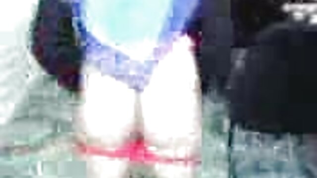 HD : Fingering og hardt fitte-rubbing er hvordan skinny tilbringer dagen av Videoklipp