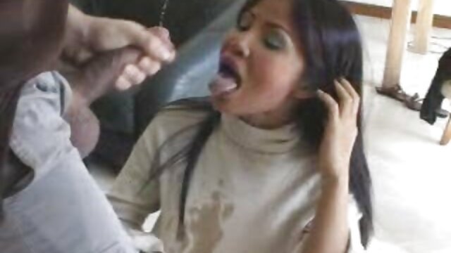 HD :  Pen jente Nathaly Teges banged i munn og svelging sperm Videoklipp 