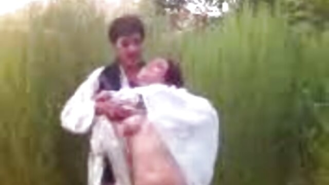 HD :  Dominerende guy fucks petite kåte tenåringer fra datingside Videoklipp 