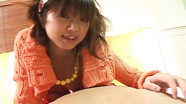 HD :  Petite brunette jente blir knullet av søster ' s kjæreste Videoklipp 