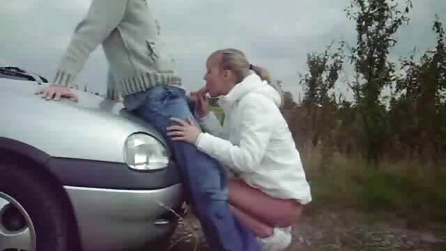 HD :  Søt blonde hushjelp Capri Cavanni får slengte av en total stud Videoklipp 