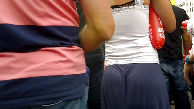 HD :  Hot milf og en ung jente få gangbanged sammen Videoklipp 
